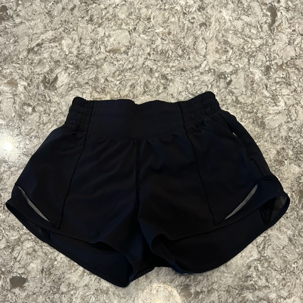 Lululemon hotty hot High Rise 2.5 length Women's Black Athletic Shorts